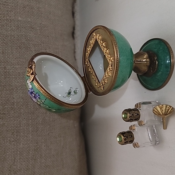 L.MOGE FRANCE VINTAGE UNIQUE W/3 MINIATURES PERFUMES BOTTLE PERFECT CONDITION !! - Picture 11 of 14